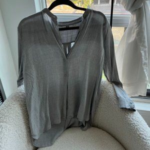 Uniqlo grey button down